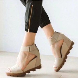 Sorel Women's Joanie II Ankle Strap Nubuck Wedge Sandals Oatmeal Size 7.5